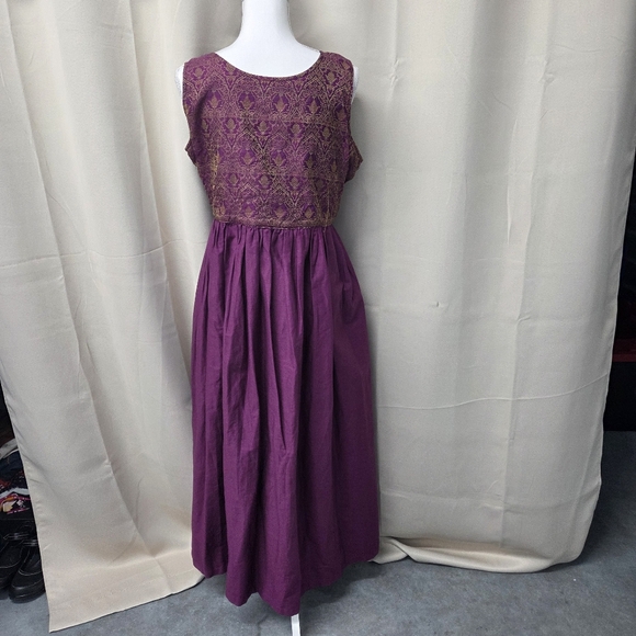 The Pyramid Collection Purple Lace-Up Midi Dress - Picture 3 of 5